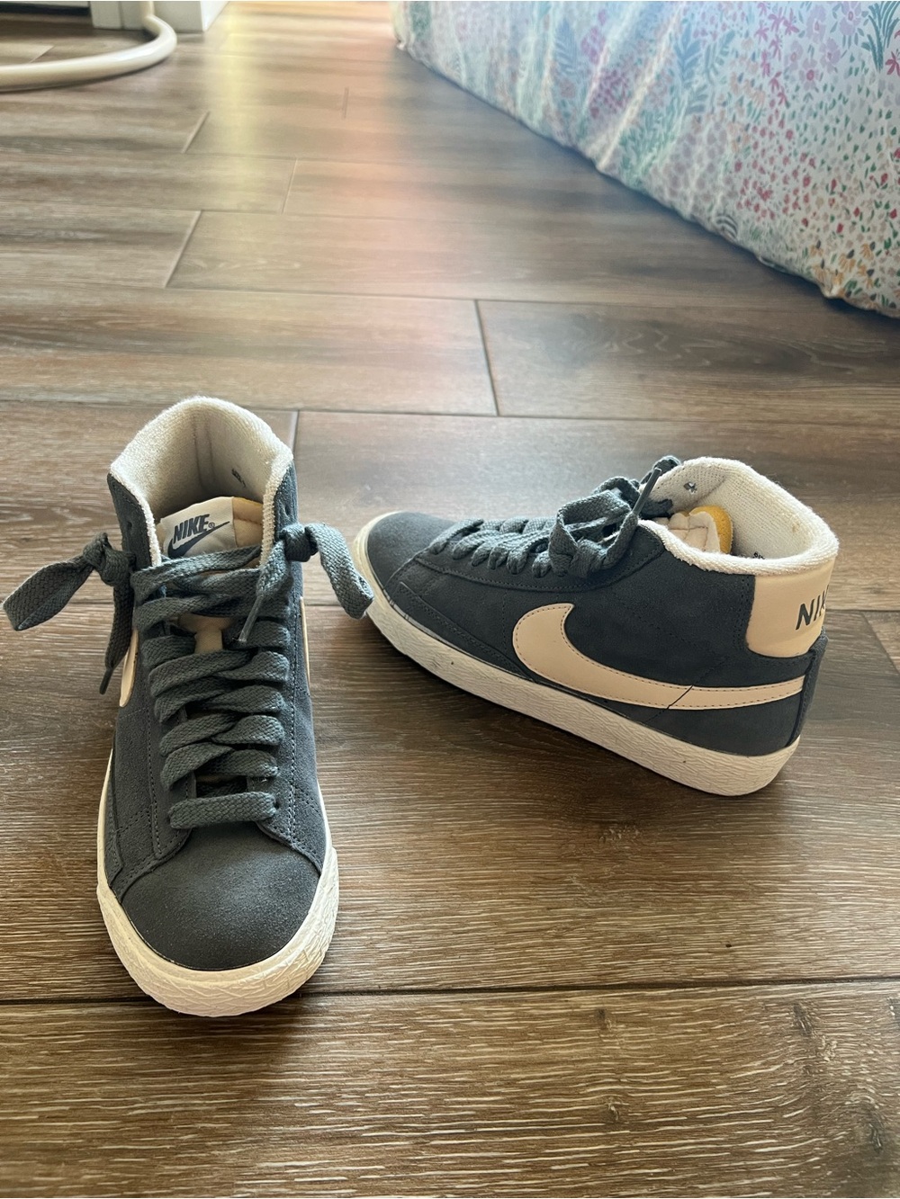 Nike Blazer Mid Top Suede Basketball Sneaker [518171] Women's Size 6